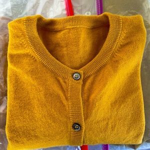 Cashmere cardigan in ocher